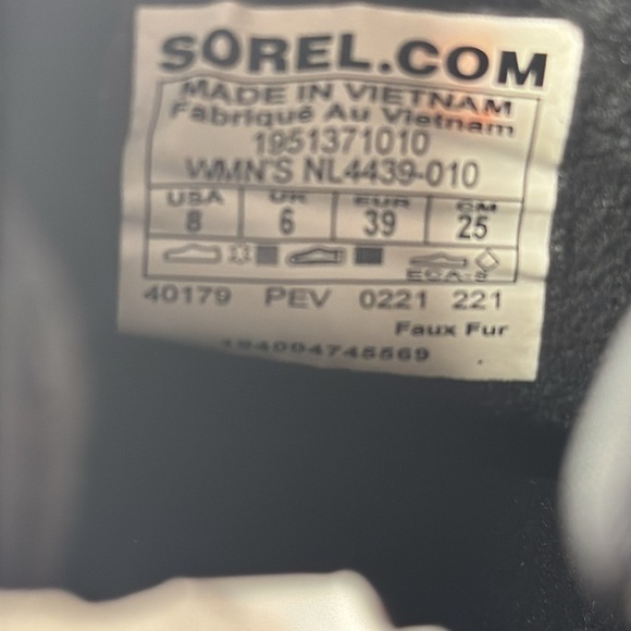 Sorel Women’s Black Out N About III Puffy Zip Boot Sneaker. Size 8 - Picture 8 of 10